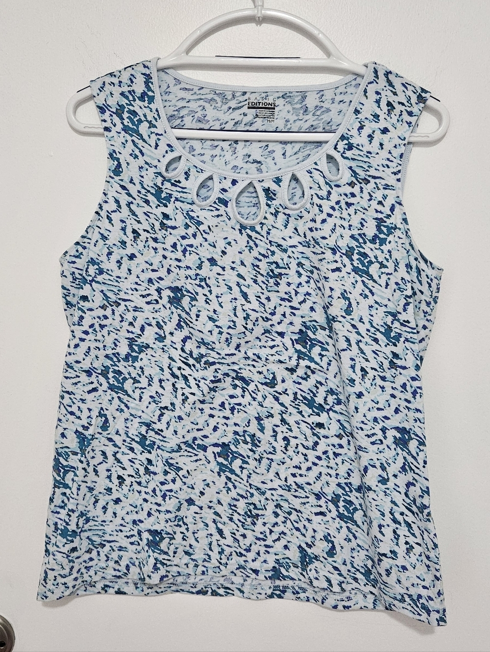 Basic Editions Women's Blue & White Printed Sleeveless Tank w/ Loop Neck Medium